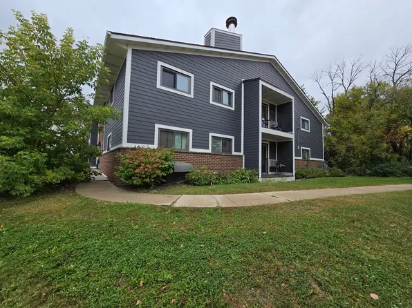 4521 S Ahmedi Ave #16, Saint Francis, WI 53235