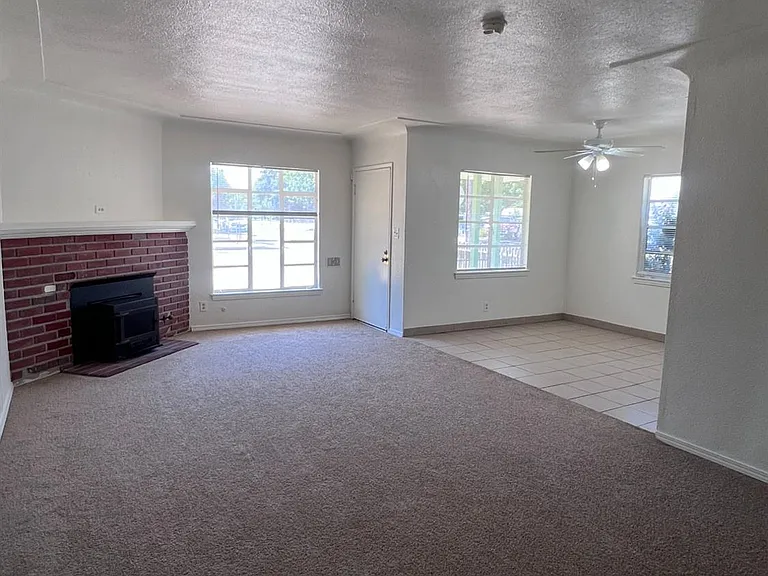 2905 E Lamona Ave — Photo 5