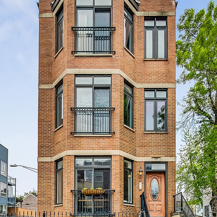 1st image of 1501 W Augusta Blvd #1