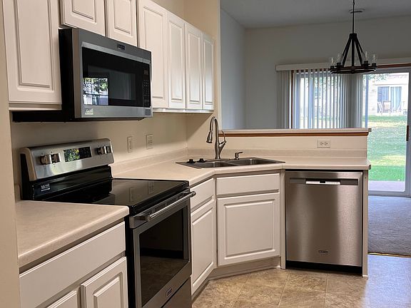 3rd image of 1128 Bergmann Dr