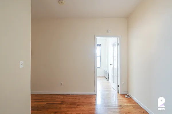 Rented by REZI | media 11