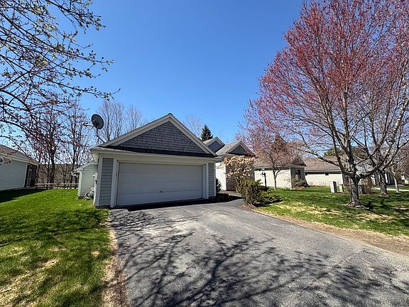 3rd image of 14 Apple Blossom Dr