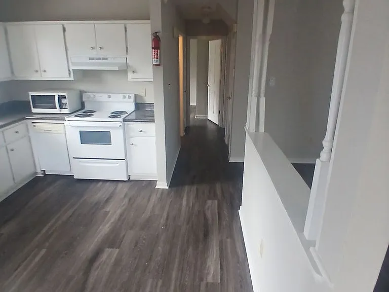 727 Savannah Ave — Photo 2
