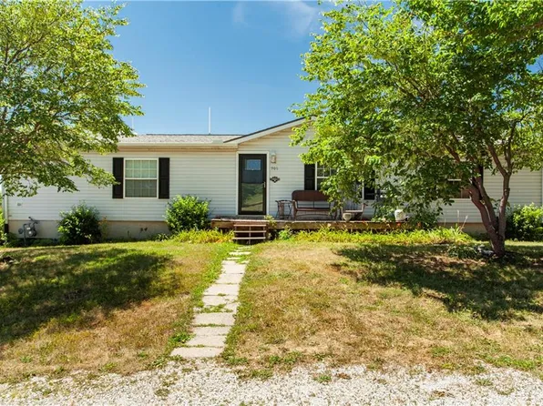 906 S Buckner Tarsney Rd, Buckner, MO 64016