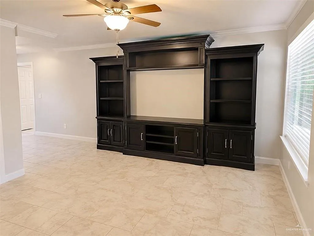 3 bed, 1.0 bath, 988 sqft, $1,100 — Photo 3