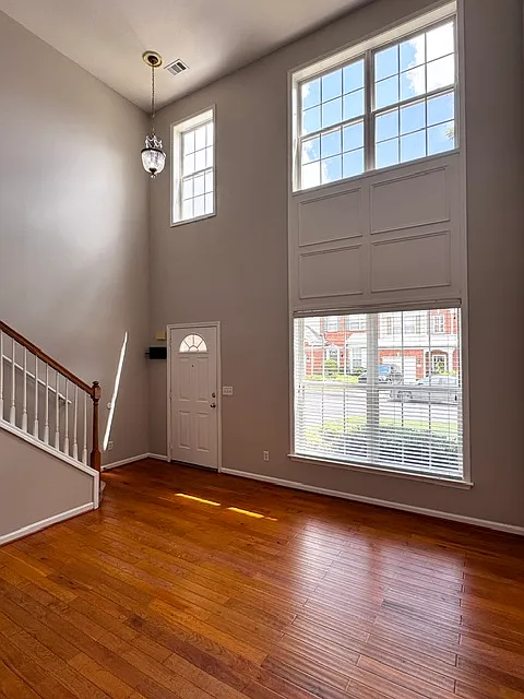3 bed, 2.5 bath, 1636 sqft, $2,195 — Photo 4