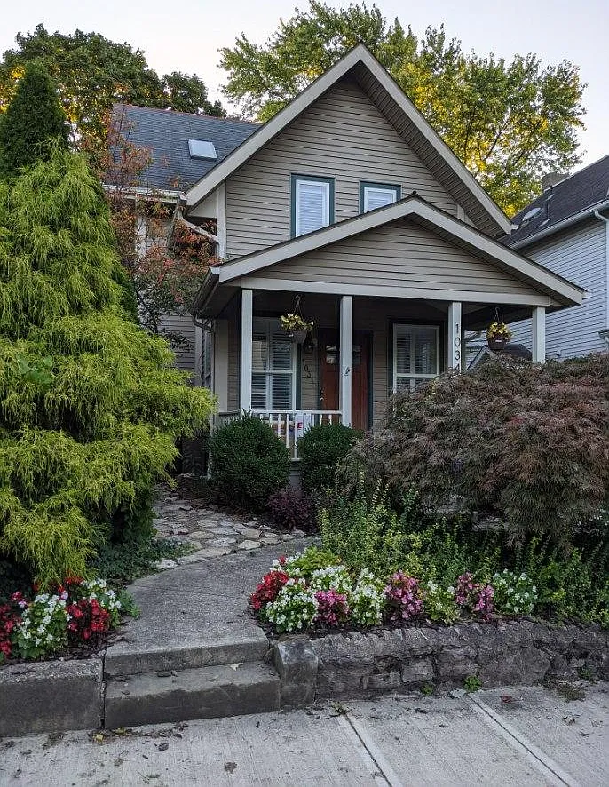 1034 Highland St — Photo 1