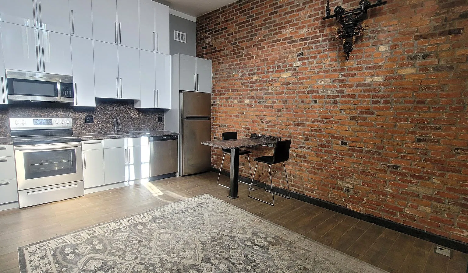 No Fee! Gorgeous, Unique, Luxury Loft Gem Right By Bu Campus & W/D In Unit. Your Friends Will Be ... — Photo 3