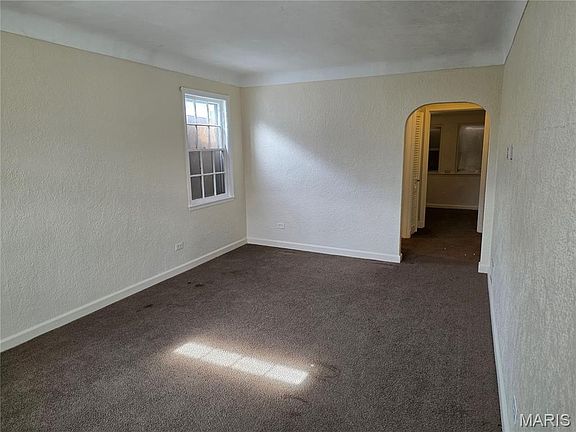 4th image of 419 Garrison Ave
