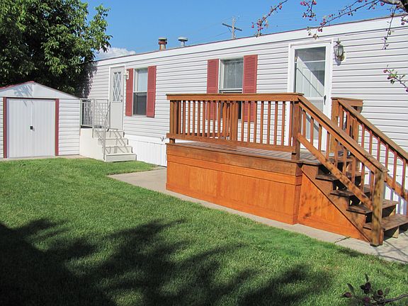 Sundeck, 2 Entries, Storage