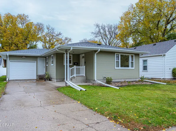 1921 4th Ave N, Grand Forks, ND 58203