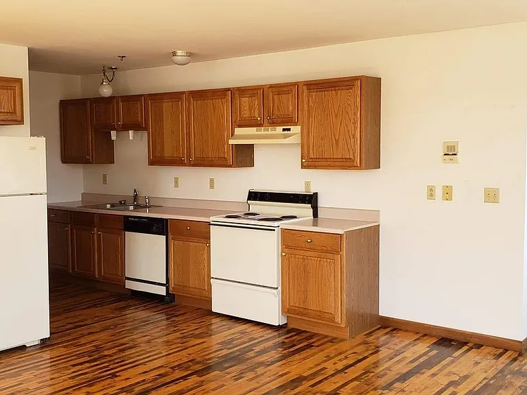 380 Walnut St #301 — Photo 2