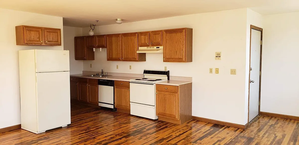Building Photo - 380 Walnut St #301