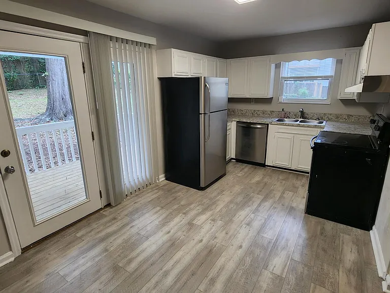 2479 Dundee Dr — Photo 1