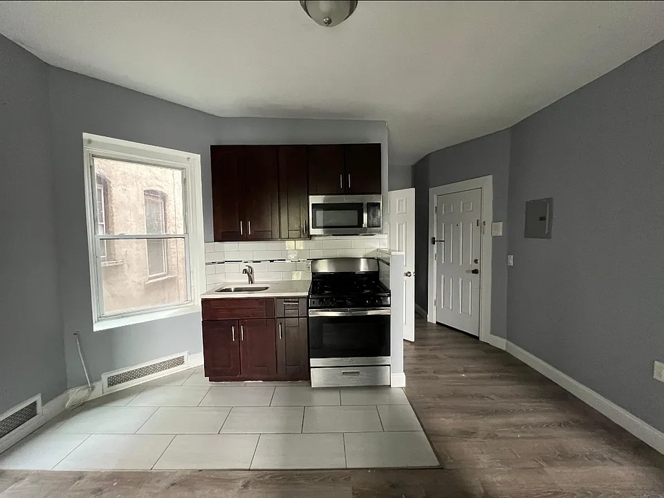 548 Avenue C #5R