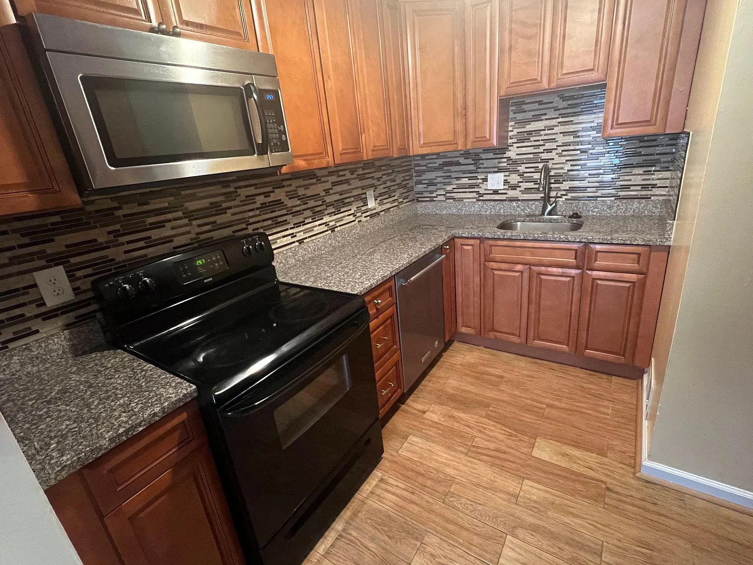 204 Daimler Dr — Photo 4