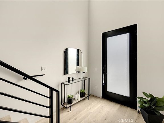 5th image of 756 W 19th St Unit B