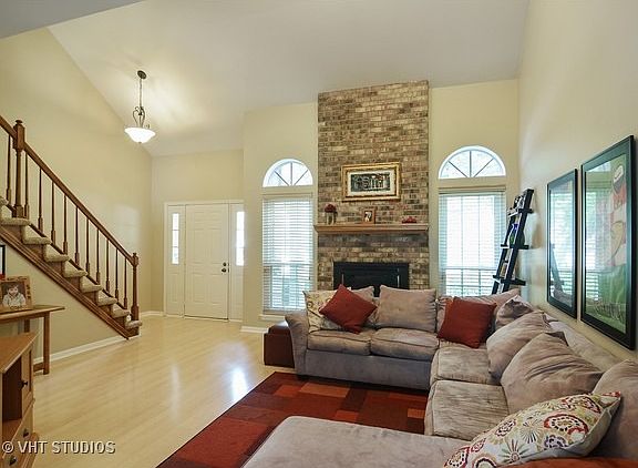 3rd image of 4046 N Newport Ct