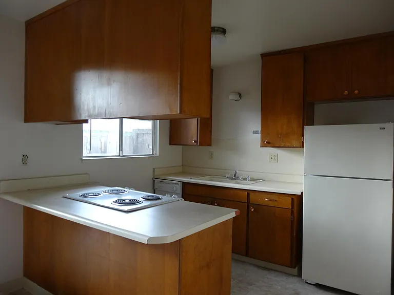 555 E 3rd Ave — Photo 3