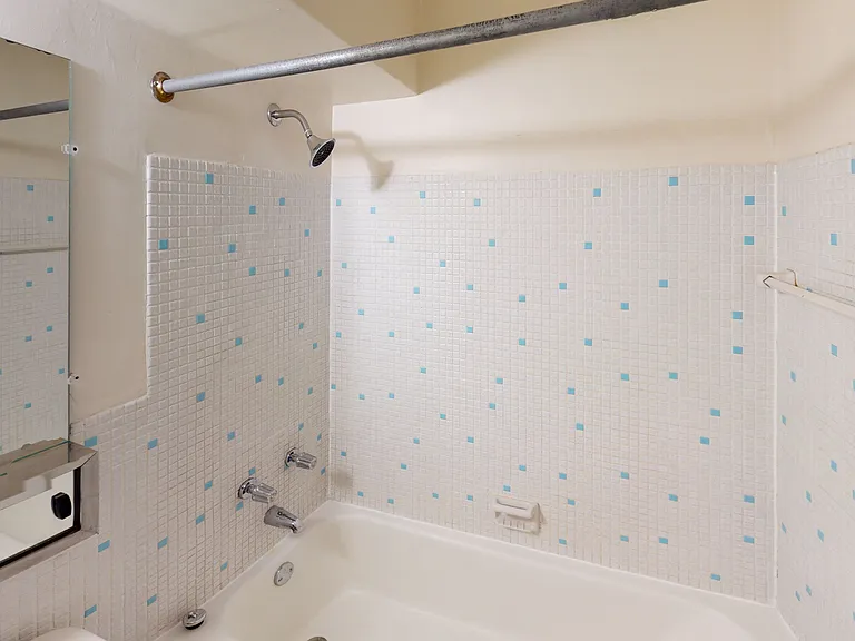 Fountain Place Apartments — Photo 29