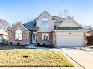 34142 Flower Hill Dr, Fraser, MI 48026