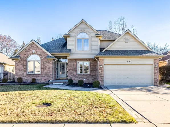34142 Flower Hill Dr, Fraser, MI 48026
