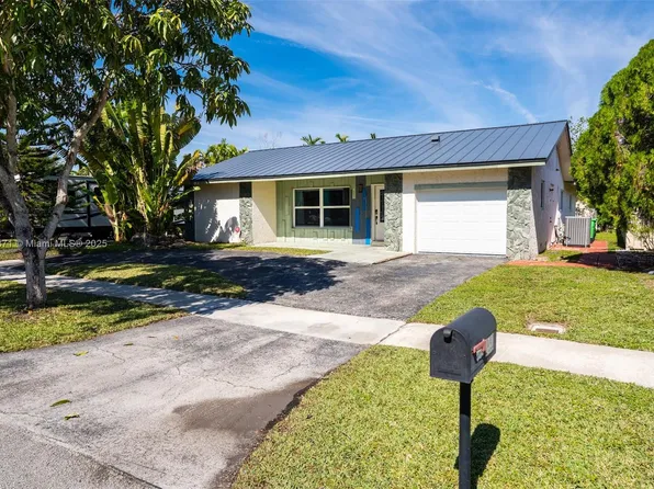 9211 NW 33rd Pl, Sunrise, FL 33351