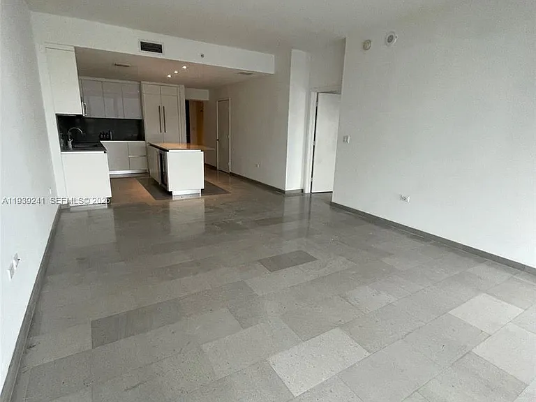 88 SW 7th St #1608 — Photo 13