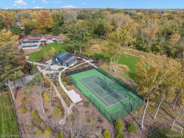 30542 Hickory Ln, Franklin, MI 48025