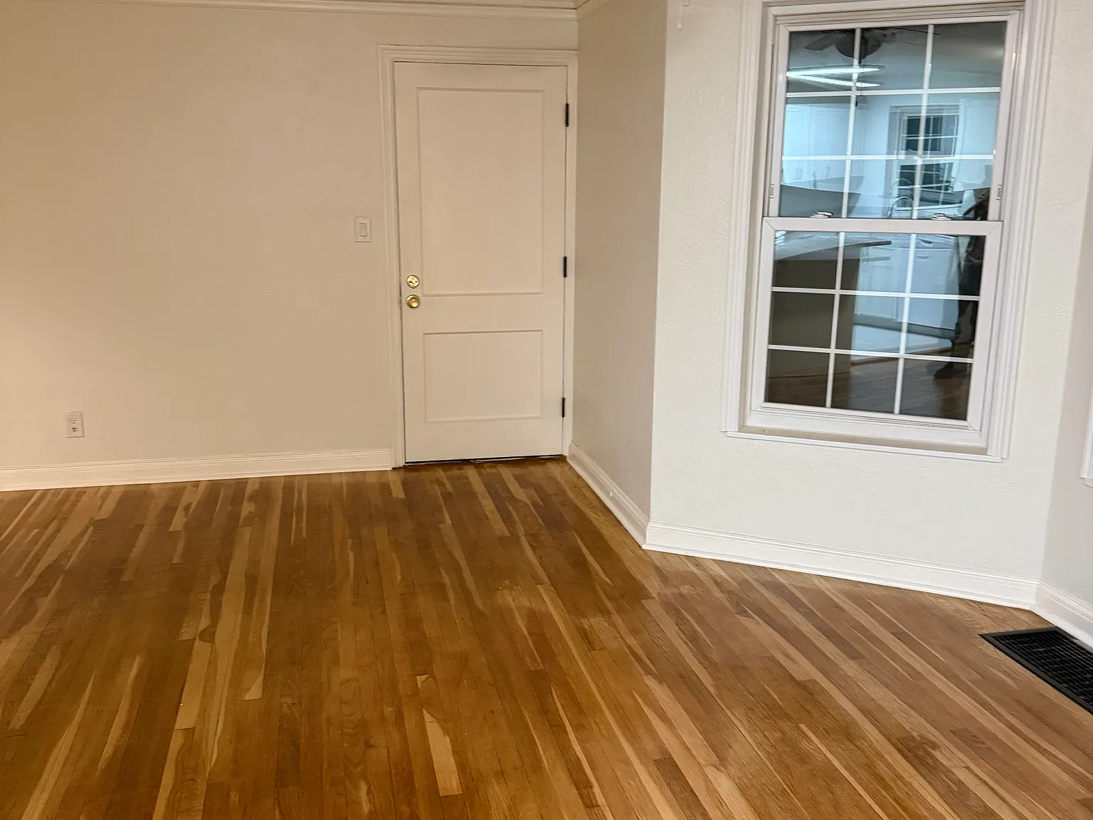 2 bed, 700 sqft, $1,125 — Photo 2