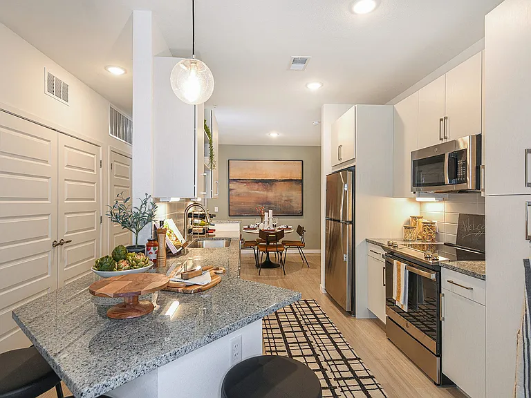The Easton Riverview Apartments — Photo 16