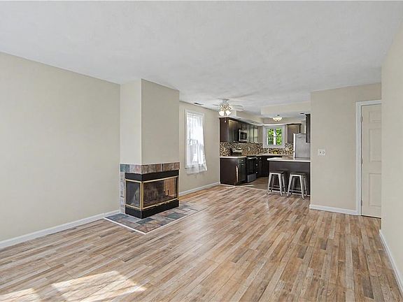 5th image of 3399 Post Rd APT 14
