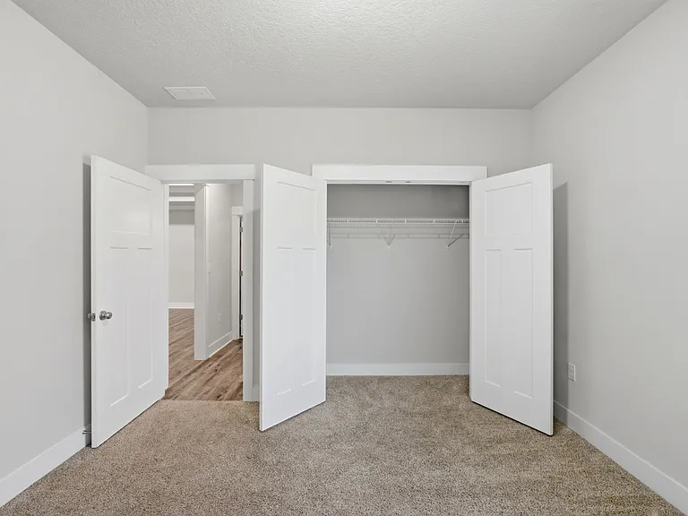 425 Pemberton Ln — Photo 20