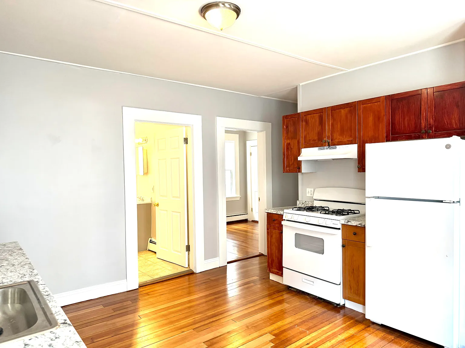 4 bed, 1295 sqft, $3,000 — Photo 4