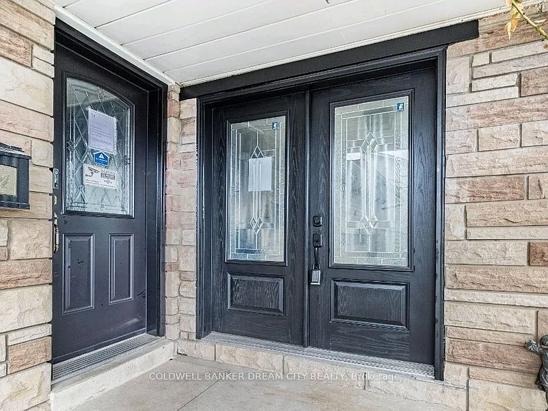 231 Elizabeth St S #UPPER — Photo 4