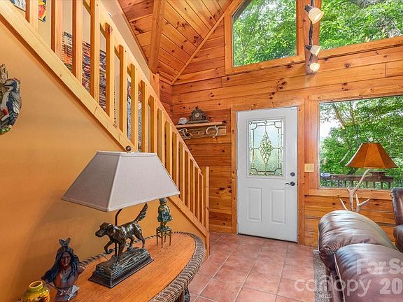 4th image of 30 Rhododendron Dr