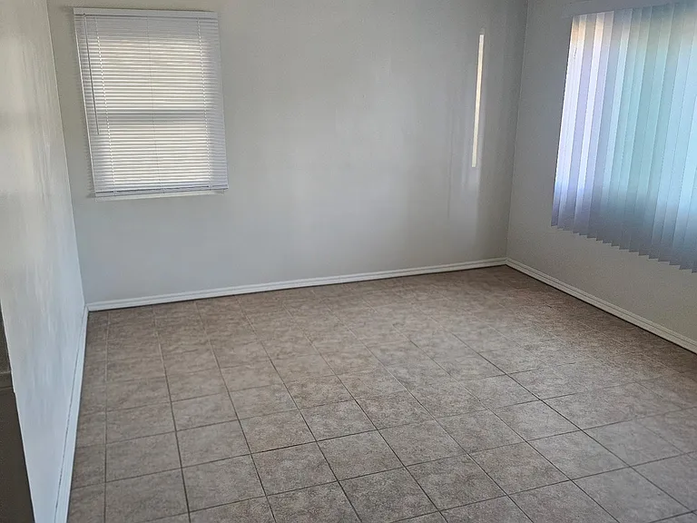 2035 W 102nd St — Photo 17