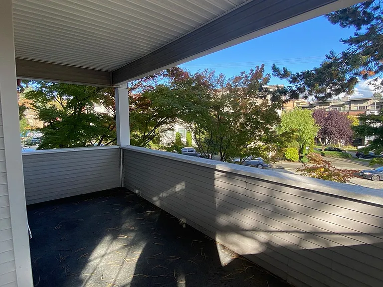 5307 Live Close To University Village And Uw! — Photo 30