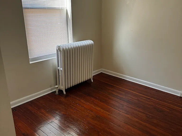 3015 Cambridge St — Photo 2