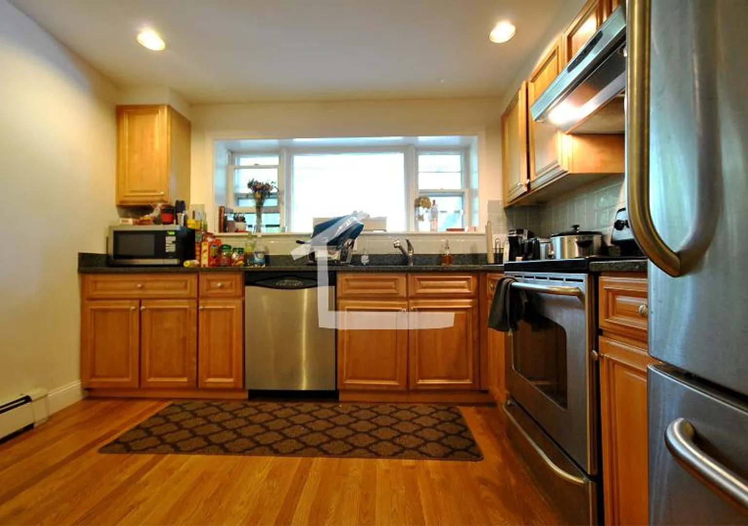 Brookline Gem - Great Value, Heat/Hot Water Incl — Photo 2