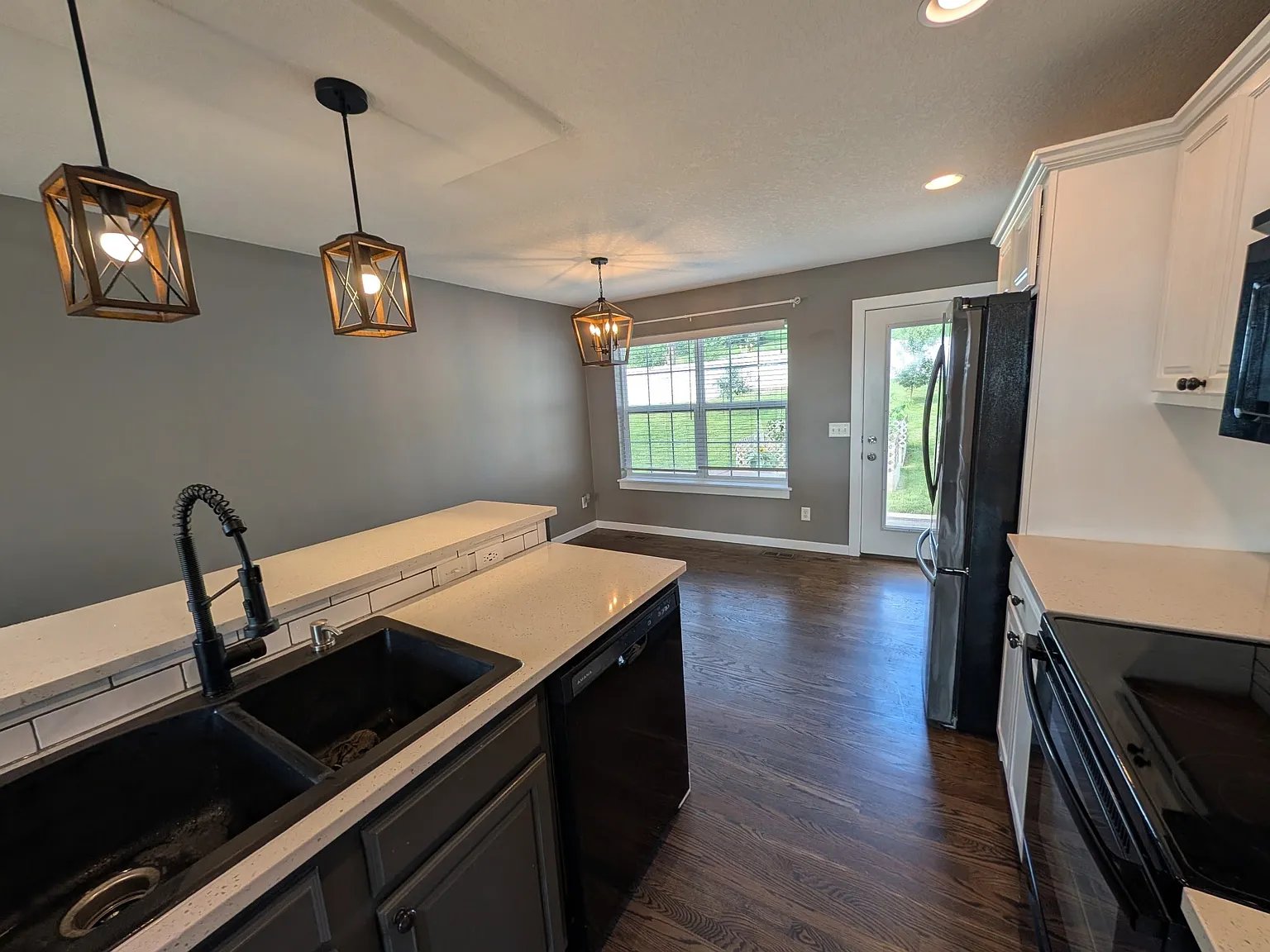 3 bed, 1608 sqft, $2,500 — Photo 3