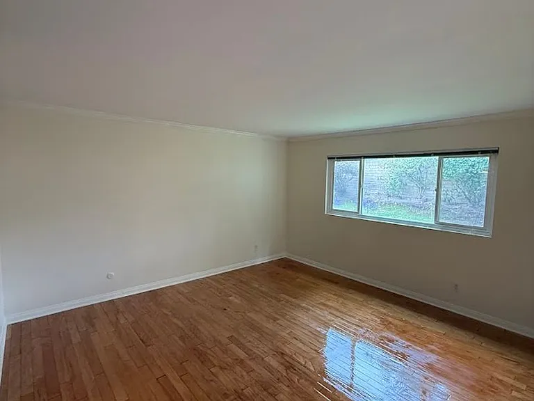 23350 Keswick St — Photo 16
