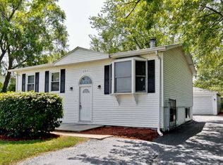 627 E Clarendon Dr, Round Lake Beach, IL