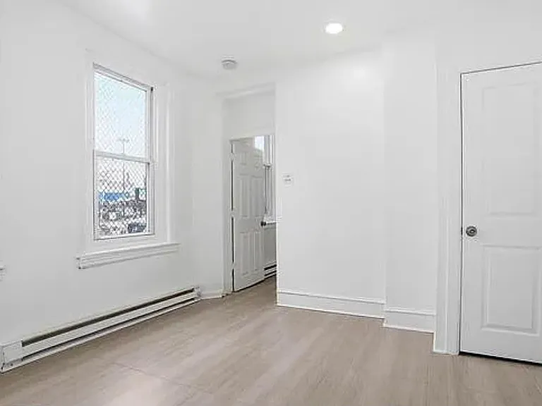 3462 N Front St #1 — Photo 6