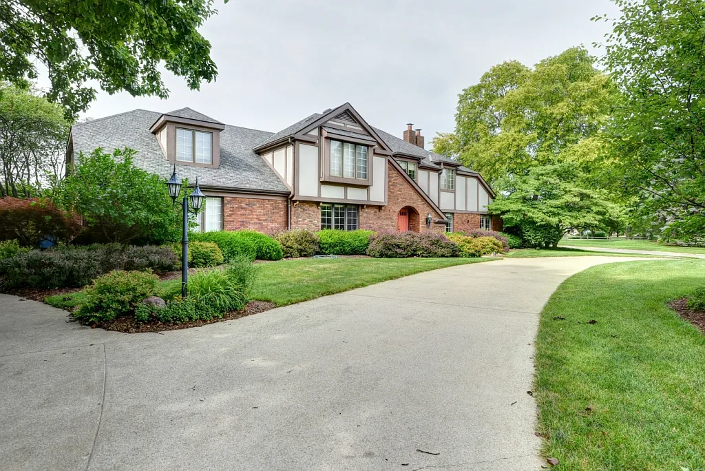 1809 Byrnebruk Dr photo 1