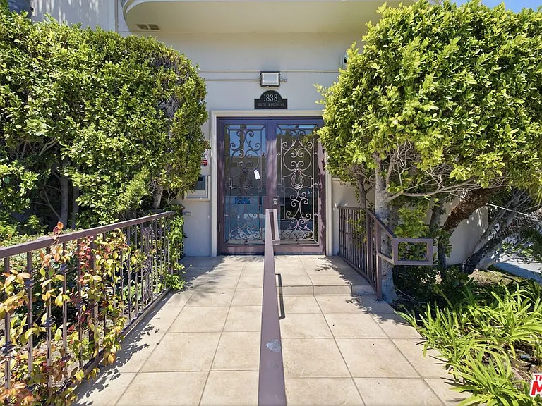 1838 Westholme Ave #203 — Photo 7