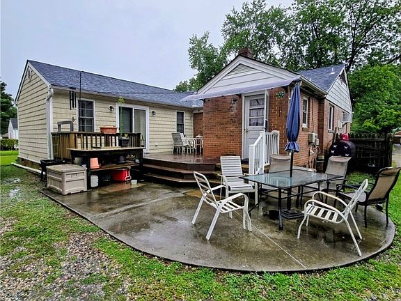 4th image of 909 Whitehead Rd