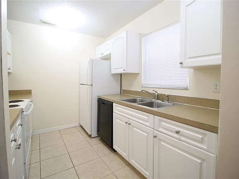 720 Newton Ave S — Photo 5