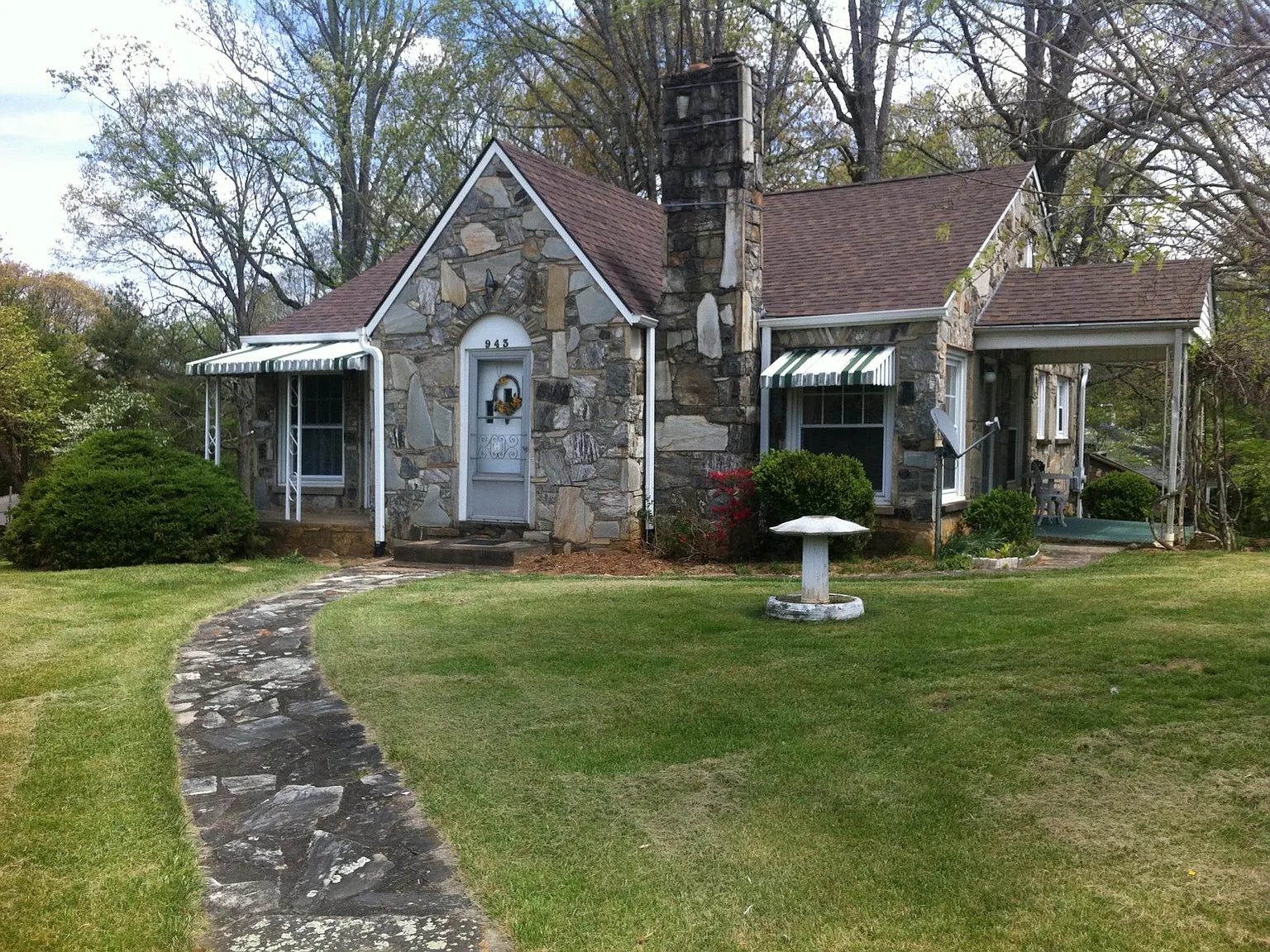 3 bed, 1220 sqft, $2,295 — Photo 1