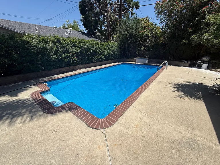 1444 N Mountain Ave — Photo 1